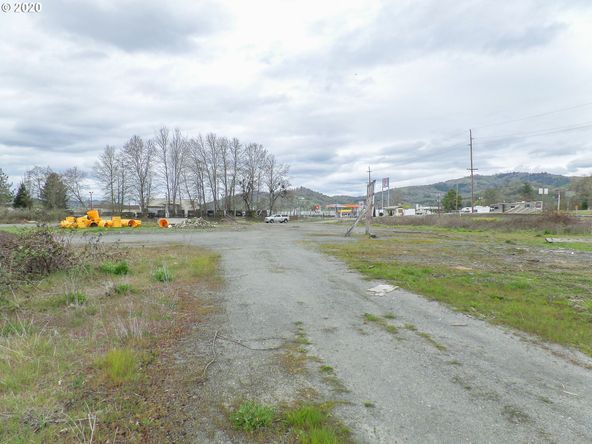 4553 Old Highway 99 S, Roseburg, OR 97471